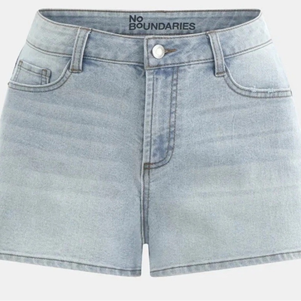 No Boundaries Women's Denim Mom Shorts Jean High Rise